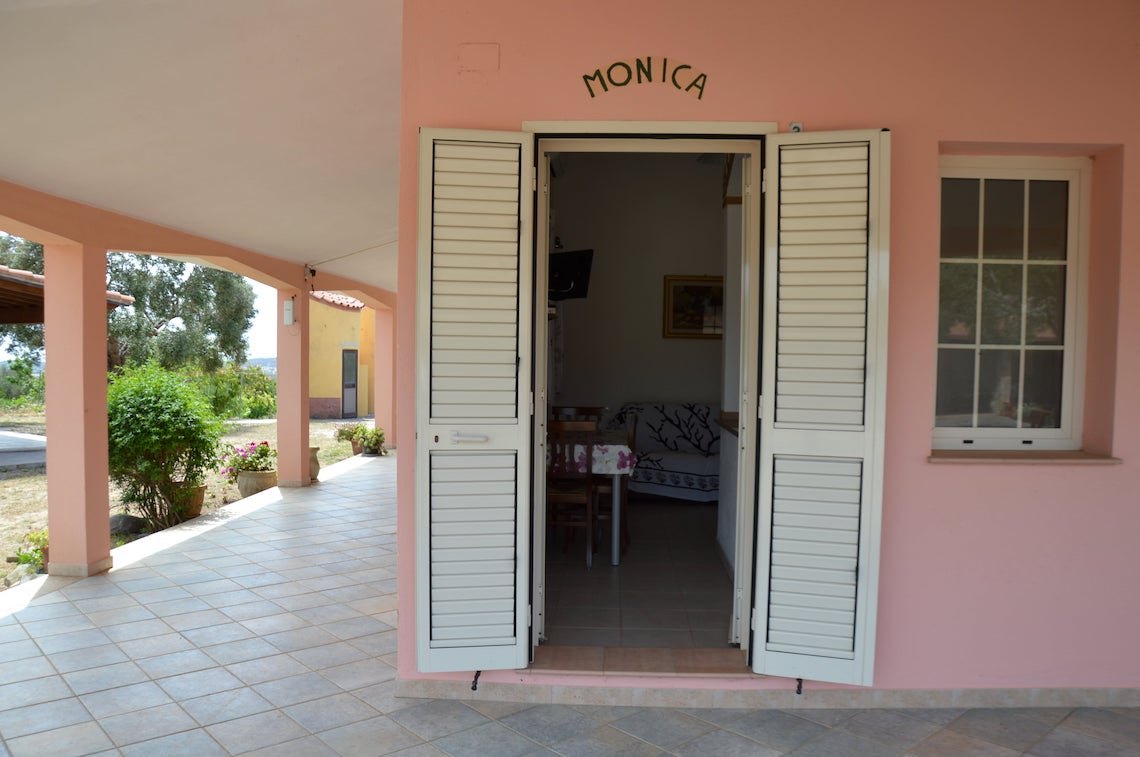 Ingresso del mini appartamento dell'agriturismo a Castiadas
