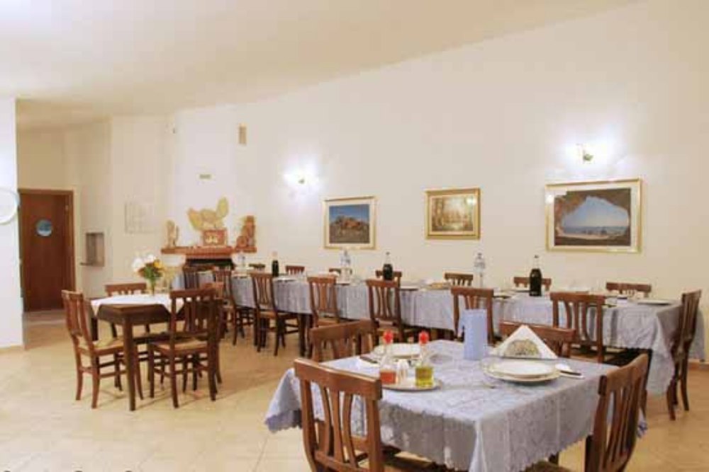 Sala del ristorante dell'agriturismo a Castiadas
